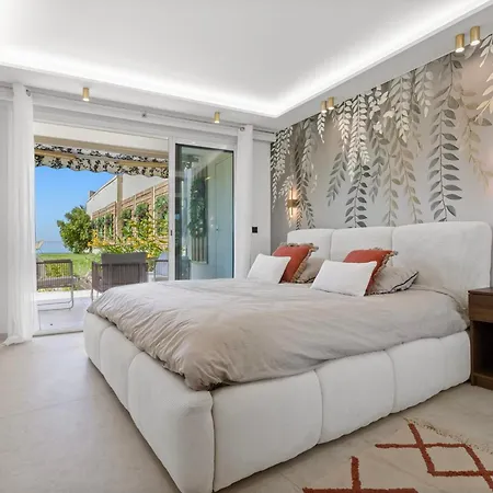 Ref 2004 - - Sea View For Rent