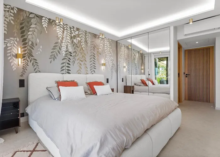 Ref 2004 - - Sea View For Rent شقة