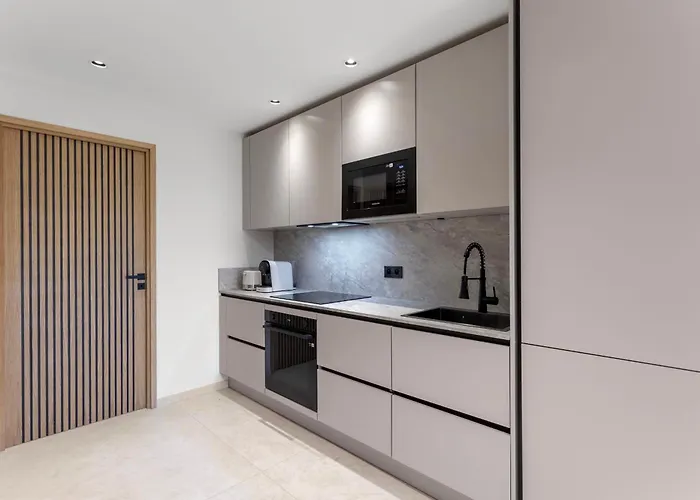 Ref 2004 - - Sea View For Rent