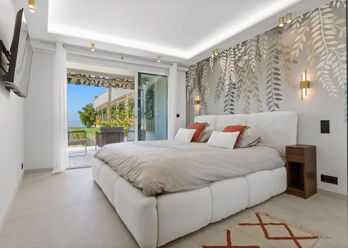 Ref 2004 - - Sea View For Rent